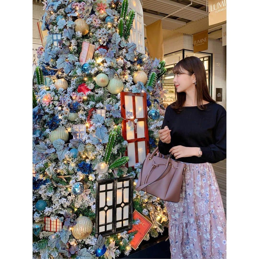 中田絵里奈さんのインスタグラム写真 - (中田絵里奈Instagram)「. この時期の楽しみ🎄♡ 有楽町にあったツリーは色味が可愛くて 昼間なのにキラキラしていて綺麗でした✨ . . そして昨日で有楽町popupの会期が無事に終了☺︎ お越し頂いたみなさま本当にありがとうございました♡また戻ってこれるように頑張ろう✊🏻 . . #ツリー #クリスマスツリー #有楽町 #vaniller」11月19日 23時45分 - erinanakata