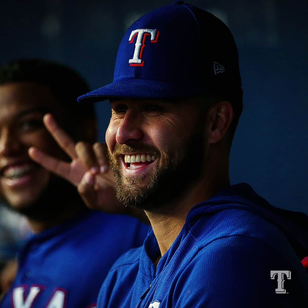 テキサス・レンジャーズさんのインスタグラム写真 - (テキサス・レンジャーズInstagram)「Swing for the fences & wish @joeygallo24 a #happybirthday!」11月19日 23時48分 - rangers