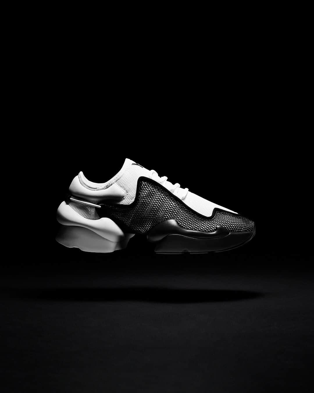 ワイスリーのインスタグラム：「Y-3 REN. Y-3 Fall Winter 2019. --- #adidas #Y3 #YohjiYamamoto Discover the collection at Y-3.com」