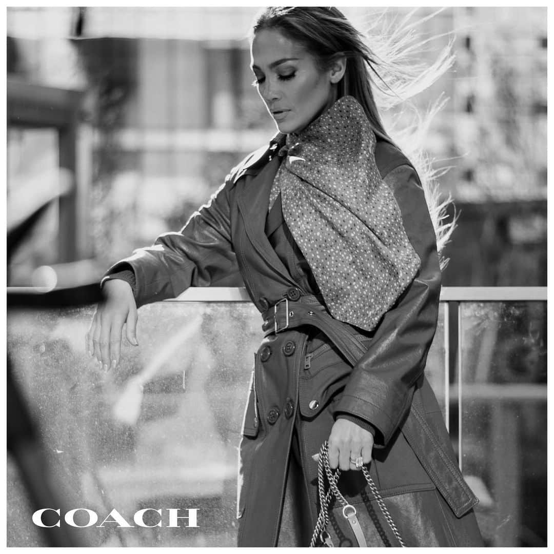 ジェニファー・ロペスさんのインスタグラム写真 - (ジェニファー・ロペスInstagram)「Thank you @coach! Exciting things coming soon!!!🖤 ... #Repost Get ready to be swept away. #JLo is the new face of Coach. More to come in 2020 #CoachxJLo #CoachNY 📸: @benjaminrosser」11月19日 23時53分 - jlo