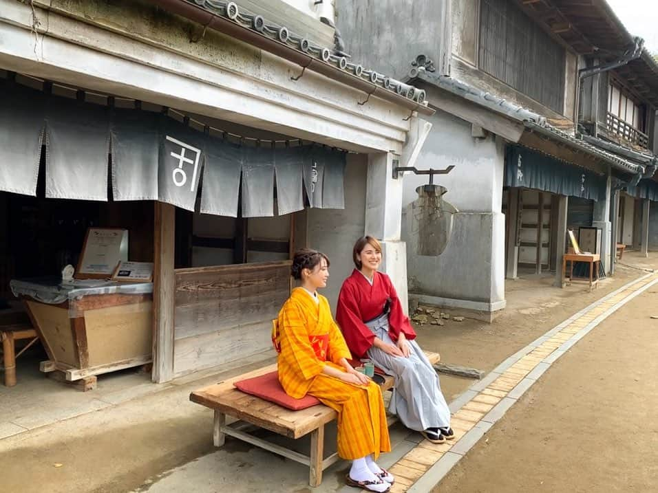 佐藤由季さんのインスタグラム写真 - (佐藤由季Instagram)「時代劇の撮影…！？ ではありません（笑） 今日のbayfmプレシャスレポートは 印旛郡栄町にある ドラムの里からお送りしました🎤 しかもスペシャルゲストが…😍 現役アイドルであり、女優やモデルとしても 大活躍中の志田友美さん💓 こんなに可愛い町娘は私が守るしかない！！ と思って今回は私、初男役コスプレ😎 浪人 るろうに剣心です⚔ コスプレの館で衣装をお借りして 房総のむらで江戸時代の街並みの中撮影… 手ぶらで行ったのになんて本格的なの😍 テンション上がる〜⤴︎⤴︎ さて、このコスプレ女子会の続きは 次の投稿にて🙋‍♀️ #bayfm  #プレシャスレポート  #ドラムの里  #栄町  #コスプレの館  #cosplay  #房総のむら  #江戸時代の街並み  #スペシャルゲスト  #志田友美 さん #夢みるアドレセンス  #アイドル  #女優  #モデル  #可愛すぎる  #町娘  #天使 だった👼 #フリーアナウンサー  #佐藤由季  #男役  #浪人  #るろうに剣心  #ポージング 指導をスタッフの皆さんが必死にしてくれた（笑） #テンション上がる」11月20日 0時08分 - yukisato0710