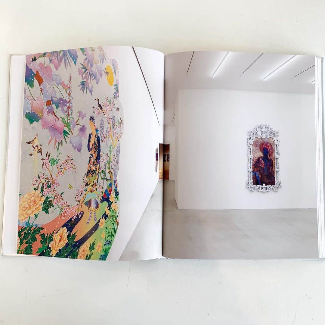 松山智一さんのインスタグラム写真 - (松山智一Instagram)「I am pleased to announce a release of “ Fixed Contained “ an exhibition catalogue for a show I was honored to curate @kotaro_nukaga Gallery in Tokyo, amongst artists such as @alfredstudio @inkaessenhigh @fireleibaez @nirhod @tonymatelli @carlosrolon and myself . Catalogue begins with an introduction essay by Mr. Yuji Akimoto, former director of the Kanazawa 21st Century Museum of Contemporary Art and director of the University Art Museum,Tokyo University of the Arts, in both English and Japanese. The show featured seven diverse contemporary artists sharing the same theme of portraying and reflecting the complexity of our time. ﻿ With a splendid book design by one of the notable Japanese graphic designer @modesigninc Motoki Mizoguchi ———- 2019年4〜6月にKOTARO NUKAGAで開催した松山がキュレーターとなった展示会”FIXED CONTAINED” のカタログが完成しました。 @modesigninc 溝口氏によるデザインは、カバーや紙質、構成やフォントなど細部にまでこだわりがみられます。﻿ テキストは元 ＃金沢21世紀美術館 館長で、現東京藝術大学大学美術館館長の#秋元雄史 氏に執筆いただき、日米バイリンガルとなっています。また、展示風景や各アーティストの解説等、とても美しくそして読みやすくまとめられています。﻿ Please contact @kotaro_nukaga for interest of purchase」11月20日 0時18分 - tomokazumatsuyama