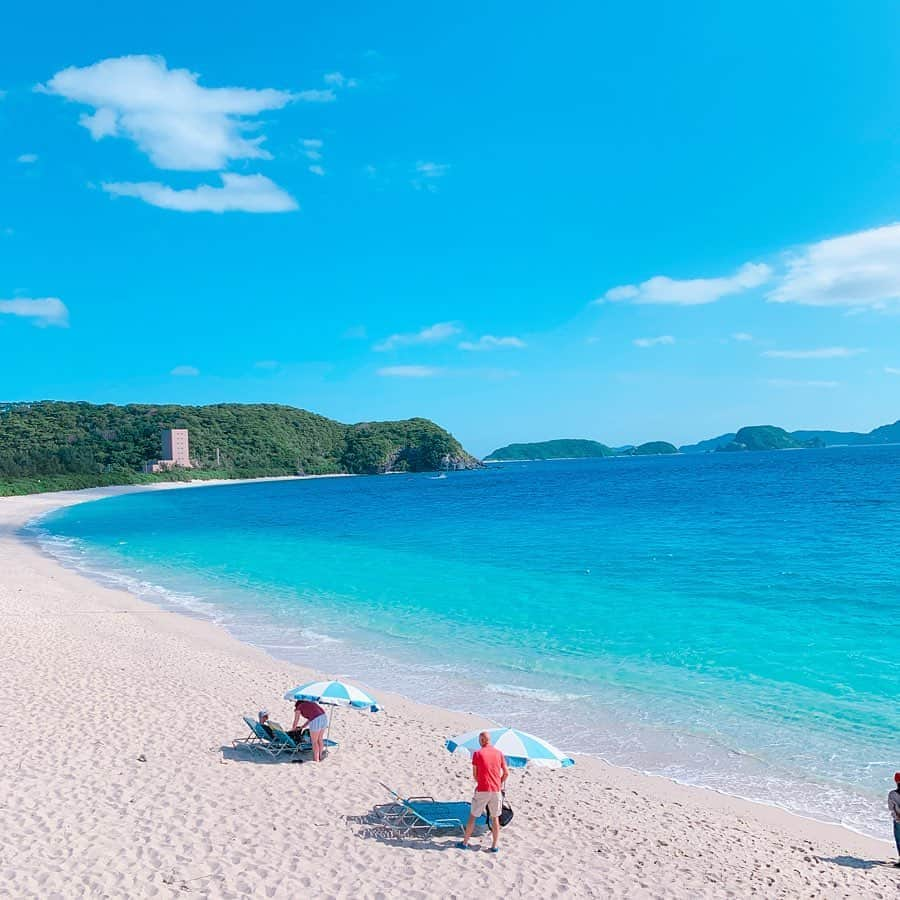 坂田陽子さんのインスタグラム写真 - (坂田陽子Instagram)「天気が良く沖縄の日差しの有り難さを感じながら水着になるも、 さすがに海には入れない私達😂 ・ ただ、ただ、ボーッと。のんびり。ビーチで寝て過ごした贅沢な時間😆 ・ またね、座間味❤️」11月20日 0時28分 - yokosakata