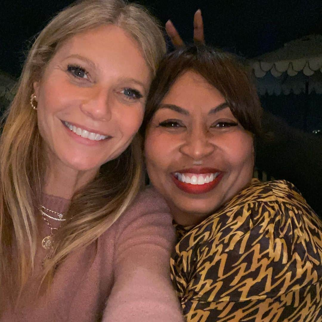 グウィネス・パルトローさんのインスタグラム写真 - (グウィネス・パルトローInstagram)「Last night celebrating the beautiful work of interior designer (of #thead100 no less) and bestie @brigetteromanek at @allbright the super cool women’s club. (✌🏽by her mama Paulette😂)」11月20日 0時43分 - gwynethpaltrow