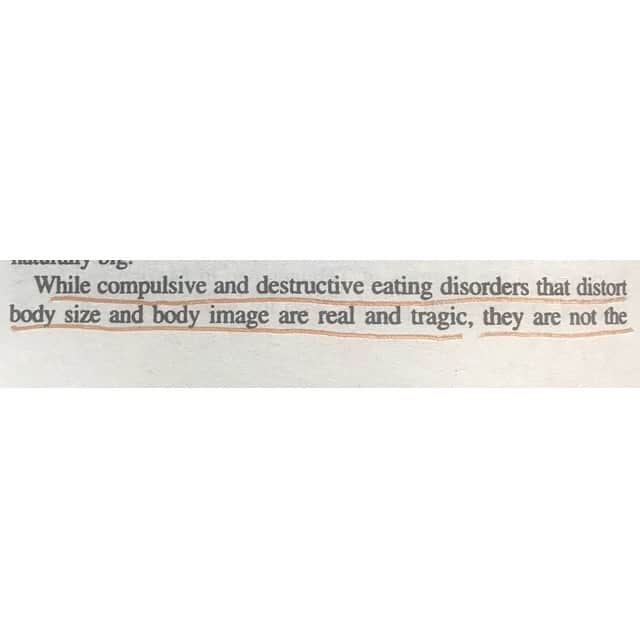 トーレイ・デヴィートさんのインスタグラム写真 - (トーレイ・デヴィートInstagram)「I have been having so many conversations with so many different women, women of all shapes, sizes and ages, surrounding self love and body acceptant. I have yet to meet a woman who hasn’t struggled with some sort of body image issues.  Society and the beauty industry are structured in a way that make even the strongest of wills crumble under its expectations.  The idea of a “perfect body” doesn’t exist. If you look, even that has changed over time. Marketing treats bodies as if they are fashions that can go in and out of style. And that is just utter bullshit !  Your body was shaped and molded to honor where your ancestor derived from. How cool is that! And why do we forget that?! I wanted to share these passages from one of my favorite books, from a chapter called ‘Joyous bodies: body talk,’ from ‘ Women who run with the wolves’. Whenever I am feeling low about my own body, or shaming myself for not looking perfect by 2019’s standard of what a perfect body should look like, I read these passages and remind myself that : I would never bash my mothers body, my grandmothers body or my future daughters body; so why would I bash my own?  To reject my own body, is to reject their bodies and why, why, why would I ever do that?! You are beautiful just the way you are. You were built the way you are built for a reason, for a purpose !  Honor your ancestors by honoring yourself. Let’s smash this “ideal” of what a perfect body should look like. Why are we letting outside voices and corporations determine how we feel about ourselves.  Let’s all make a pact - lets try and catch ourselves. When we are being critical and hard on our bodies today, sit for even just 15 seconds, close your eyes and envision all the women who came before you and who will come after you. See that tribe that you are a part of and be proud. Be proud that you have your mothers hips, your great grandmothers thighs or your future daughters hands and arms. Shut off the criticism and just bask in this long line of bodies you are connected to.  Try to do this same thing when you catch yourself judging someone else as well. Honor your fellow sisters for what line (finished in the comments below)」11月20日 0時45分 - torreydevitto