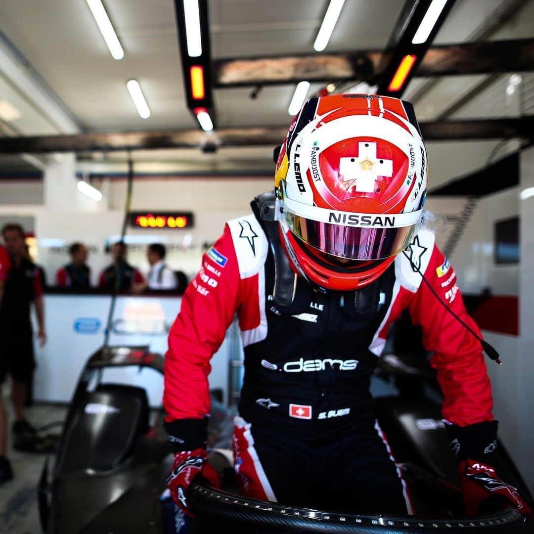 Nissanさんのインスタグラム写真 - (NissanInstagram)「It's race week! 🙌 Our duo @Sebastien_buemi and @Oliverrowland1 are back and ready for the #DiriyahEPrix this weekend. Click the link in our bio to register your vote for #FANBOOST. #NissanFormulaE」11月20日 0時45分 - nissan