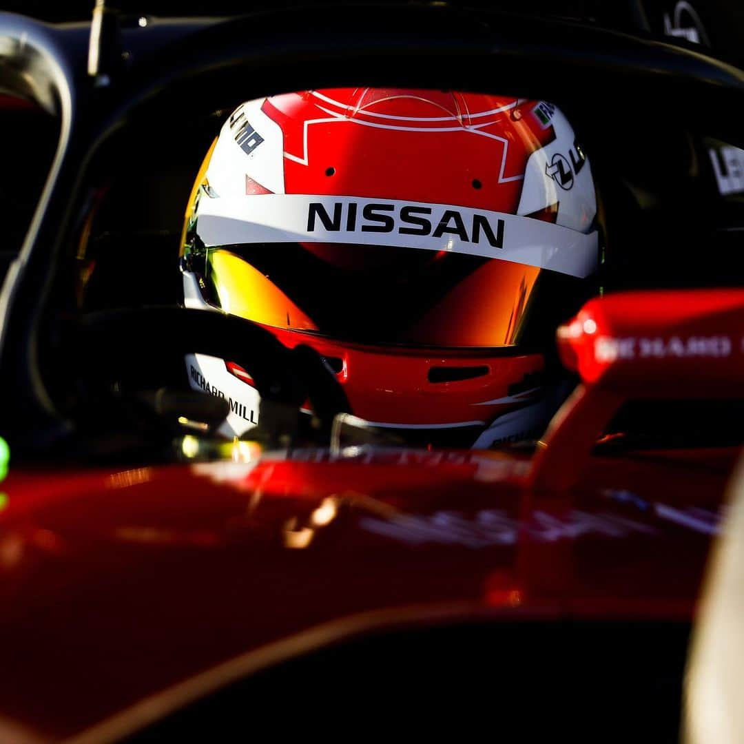 Nissanさんのインスタグラム写真 - (NissanInstagram)「It's race week! 🙌 Our duo @Sebastien_buemi and @Oliverrowland1 are back and ready for the #DiriyahEPrix this weekend. Click the link in our bio to register your vote for #FANBOOST. #NissanFormulaE」11月20日 0時45分 - nissan