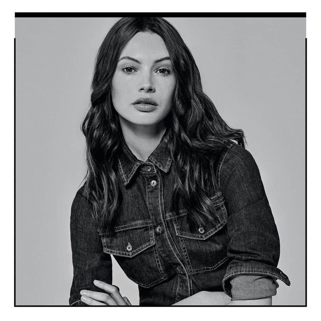Jacob Cohenのインスタグラム：「Back to effortless chic.  F/W 20 Woman Collection Made in Italy  #JacobCohen #JacobCohenJeans」