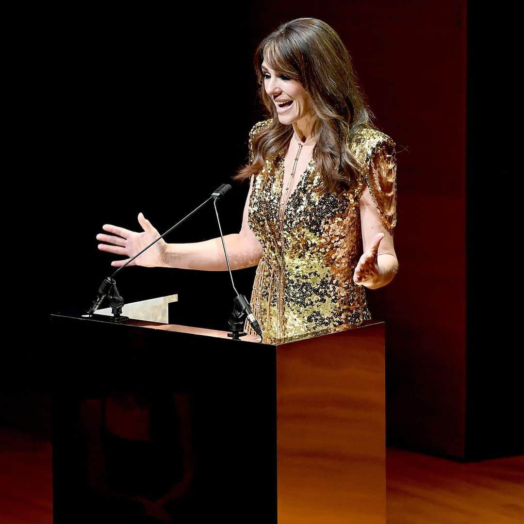 エリザベス・ハーレイさんのインスタグラム写真 - (エリザベス・ハーレイInstagram)「Spectacular evening at  @lincolncenter last night to honour the glorious Leonard Lauder, recipient of the Women’s Leadership Award. Leonard is one of my favourite people on the planet: he took a chance on me 25 years ago, when I was a scruffy actress who’d never modelled a day in my life, and gave me the best job ever. I’m grateful every day to him and @esteelaudercompanies. I lost my dad 23 years ago and Leonard has been like a father figure to me ever since. Long live #LeonardLauder 😘😘😘😘😘 #lincolncenter #lincolncenterfashion @hearst @gettyimages」11月20日 1時10分 - elizabethhurley1