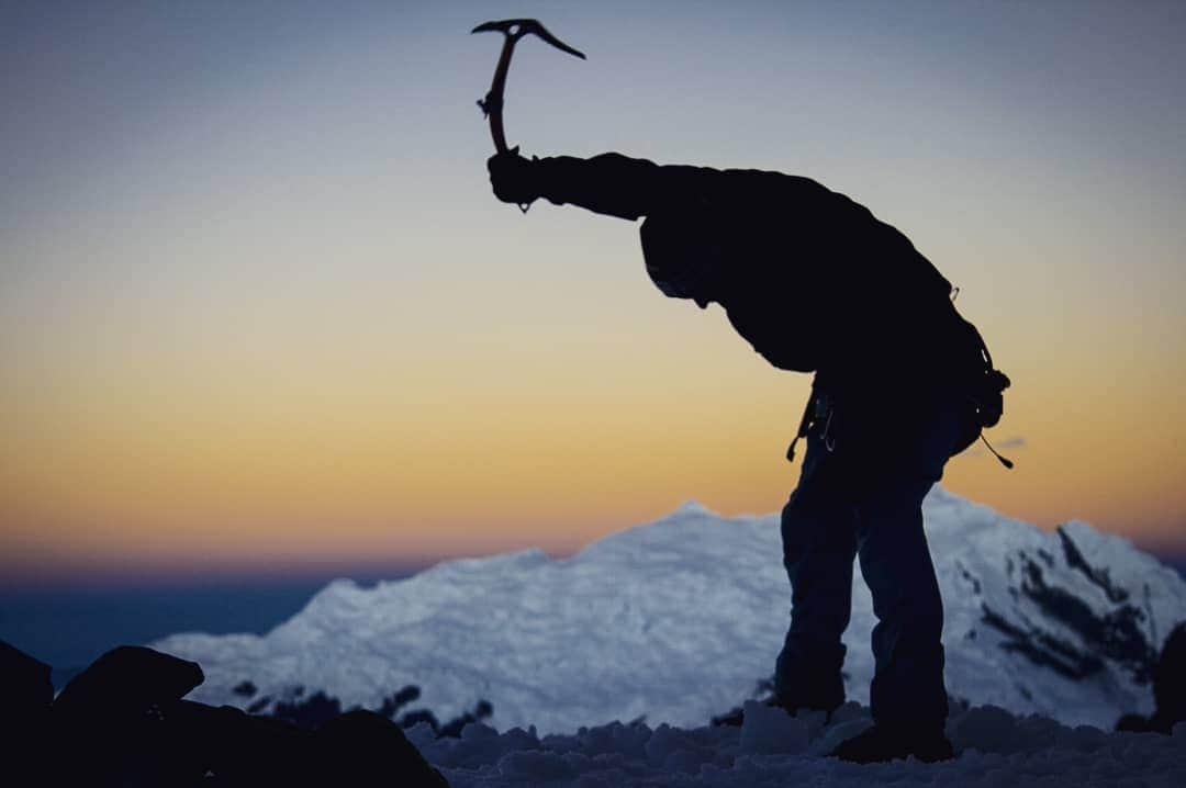 Cory Richardsさんのインスタグラム写真 - (Cory RichardsInstagram)「Just chippin' away at the week  Pictured here: A climber chops out a ledge for bivy in the Cordillera Blanca mountains of Peru.  #adventure #mountains #climbing #sunrise #sunset #nature #alpine #peru #cordillerablanc」11月20日 1時04分 - coryrichards