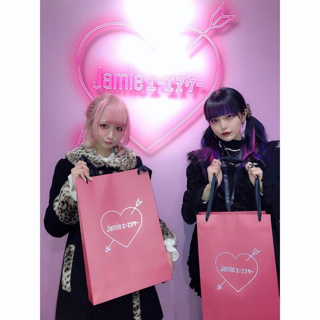 胡桃兎愛のインスタグラム：「11/22オープンの渋谷PARCOさんのOPENING RECEPTIONにやむちゃんと行ってきたよ！ 5階にオープンするJamimeエーエヌケーさんのレセプションにもお邪魔させて頂きました！ 店内とても可愛かったなぁ❤︎ #jamieエーエヌケー #shibuyaparco」
