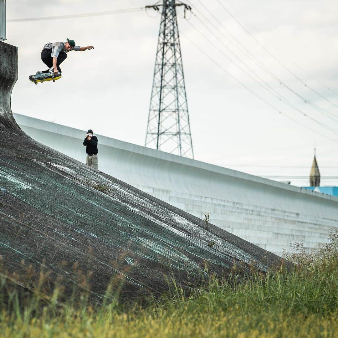 Nike Skateboardingさんのインスタグラム写真 - (Nike SkateboardingInstagram)「🌊 @karstenkleppan gettin’ pitted in Tokyo.  The Blazer Mid by @soulland is available exclusively in Europe and Japan at select retailers November 22.  #nikesb | 📷 @nobuoiseki」11月20日 1時42分 - nikesb