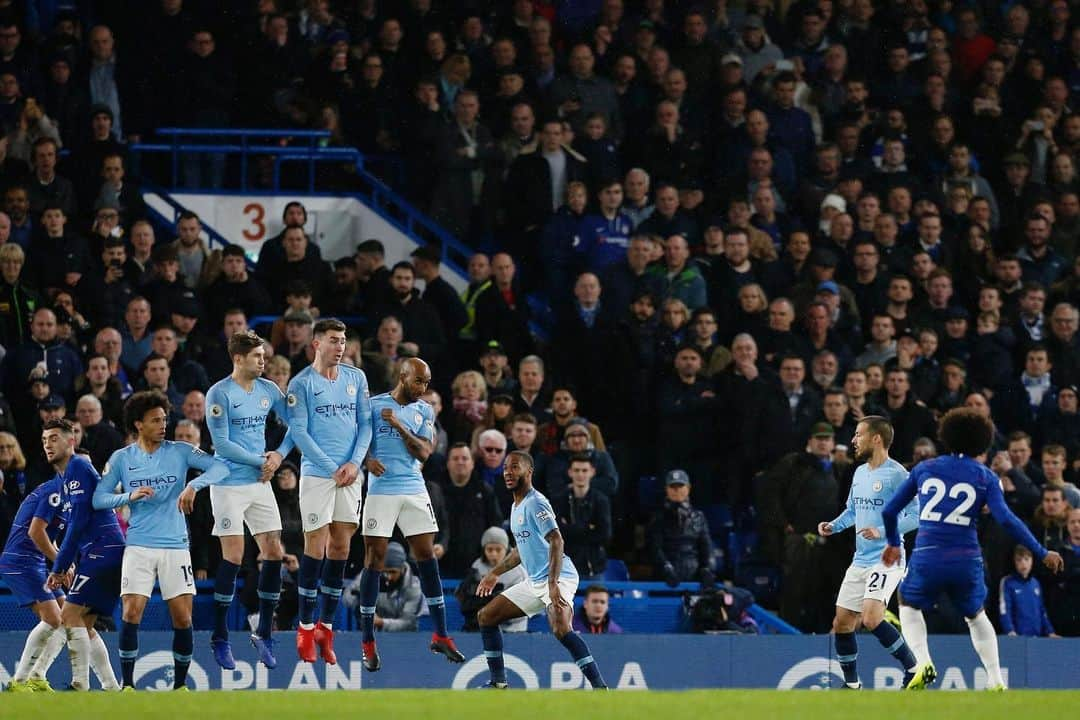 チェルシーFCさんのインスタグラム写真 - (チェルシーFCInstagram)「🧐 SPOT THE DIFFERENCE! 🕵️‍♂️ Can you find the five missing things in the second photo v Man City? #CFC #Chelsea #CFCSpotTheDifference」11月20日 1時43分 - chelseafc