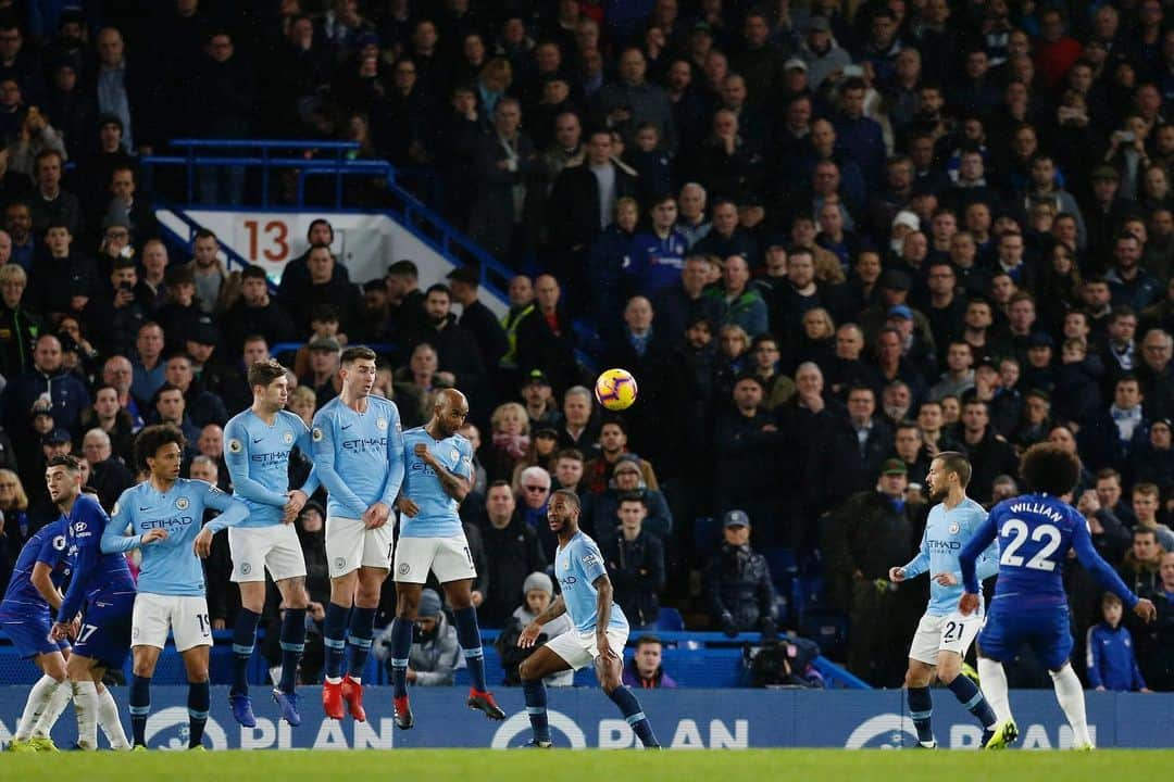 チェルシーFCさんのインスタグラム写真 - (チェルシーFCInstagram)「🧐 SPOT THE DIFFERENCE! 🕵️‍♂️ Can you find the five missing things in the second photo v Man City? #CFC #Chelsea #CFCSpotTheDifference」11月20日 1時43分 - chelseafc