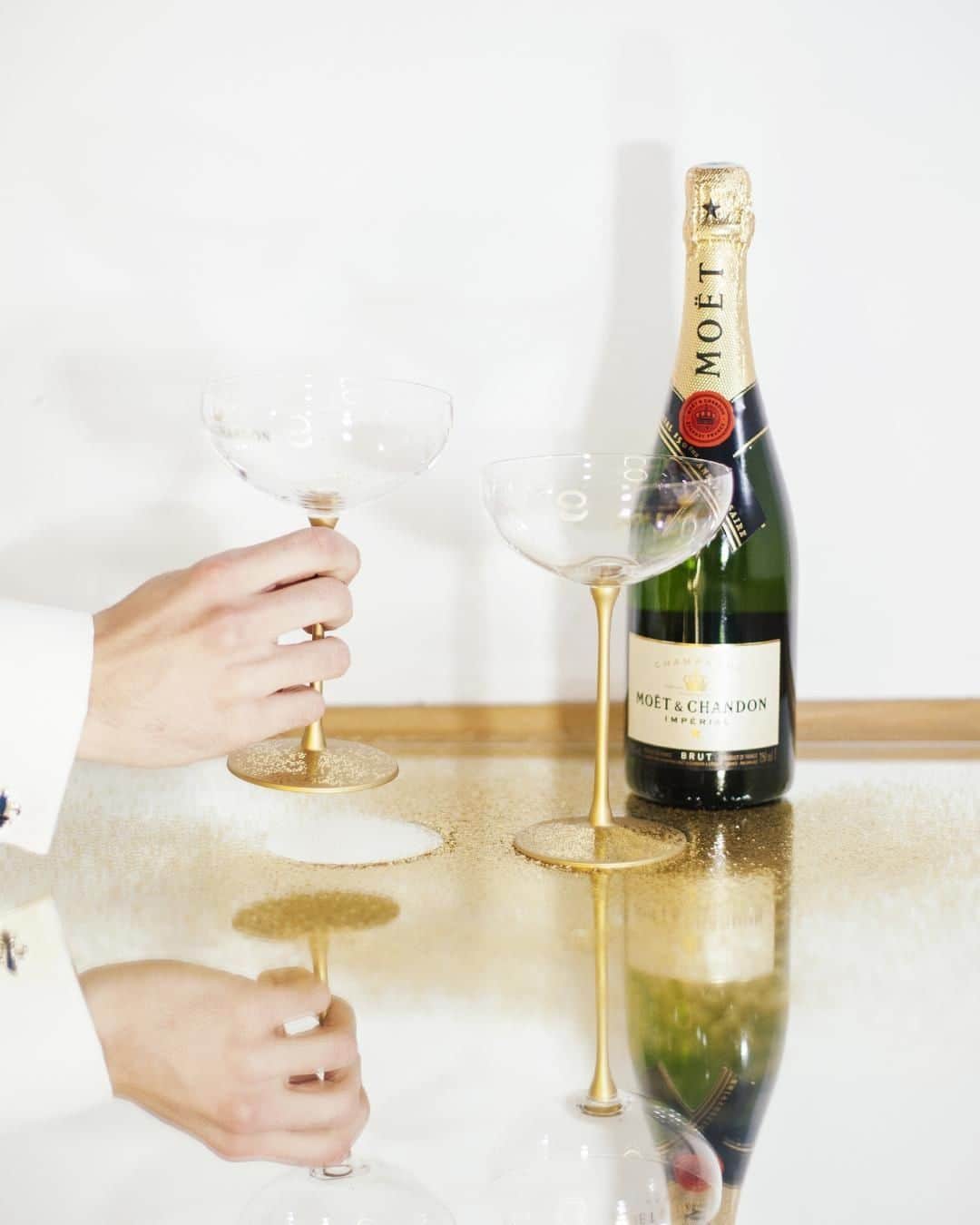 Moët & Chandon Officialさんのインスタグラム写真 - (Moët & Chandon OfficialInstagram)「Tonight’s tête-à-tête. Picture by @ruenouvelle #MoetMoment #MoetImperial #Celebration . This material is not intended to be viewed by persons under the legal alcohol drinking age or in countries with restrictions on advertising on alcoholic beverages. ENJOY MOET RESPONSIBLY」11月20日 2時00分 - moetchandon