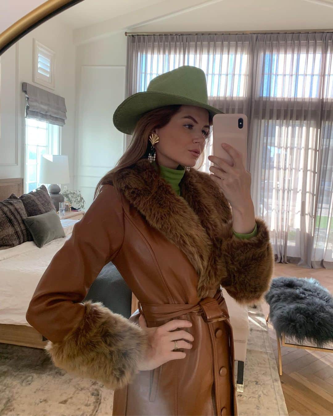 Amber Fillerup Clarkさんのインスタグラム写真 - (Amber Fillerup ClarkInstagram)「My glam, 70’s, cowgirl look from yesterday 🤠」11月20日 2時03分 - amberfillerup