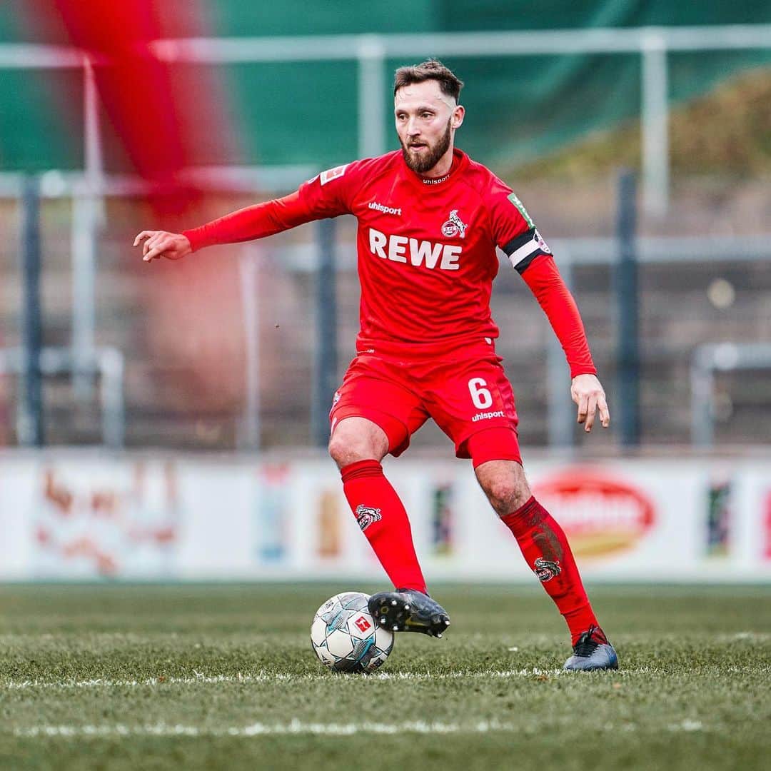 マルコ・ヘーガーのインスタグラム：「⚽️🔴⚪️🐐 @fckoeln  #effzeh #köln #together #team #positivevibes #blessed #proud #mh6 #liebedeinestadt」