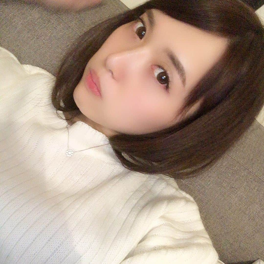 岡英里さんのインスタグラム写真 - (岡英里Instagram)「たくさん寝て体調復活したからインフルエンザの予防接種受けてきたよ💉 . . 地味に腫れて痛いね☹️ . . #インフルエンザ予防接種 #地味に痛い #痛い #腫れてる #selfie #japanese #instagood #j023 #可愛い #ニット #白ニット #角度一緒 #笑」11月20日 2時27分 - okaeri0424