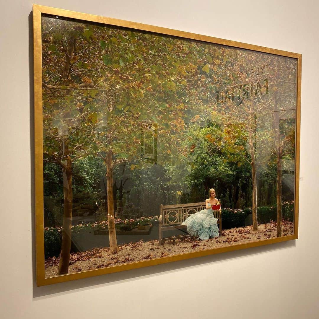 タイラー・シールズのインスタグラム：「So many people try to repeat a success they once had, that comes because of fear of failure or lack of motivation, you have to punch to try something new you just have to accept to do the same thing. This is from my new show Fairytale which debuted in Cincinnati Ohio, to a huge success, I want to thank everyone who came all the new collectors, all the old collectors, and @millergallery @johnny_mocker_ @alliemarieevans and @hunterclem_  for all the amazing work this week. It was an incredible show. Swipe right to see a few from the week. This first Image “Red Book” was one of the best sellers from the show, and this was my first time showing it. Which is your favorite print?」