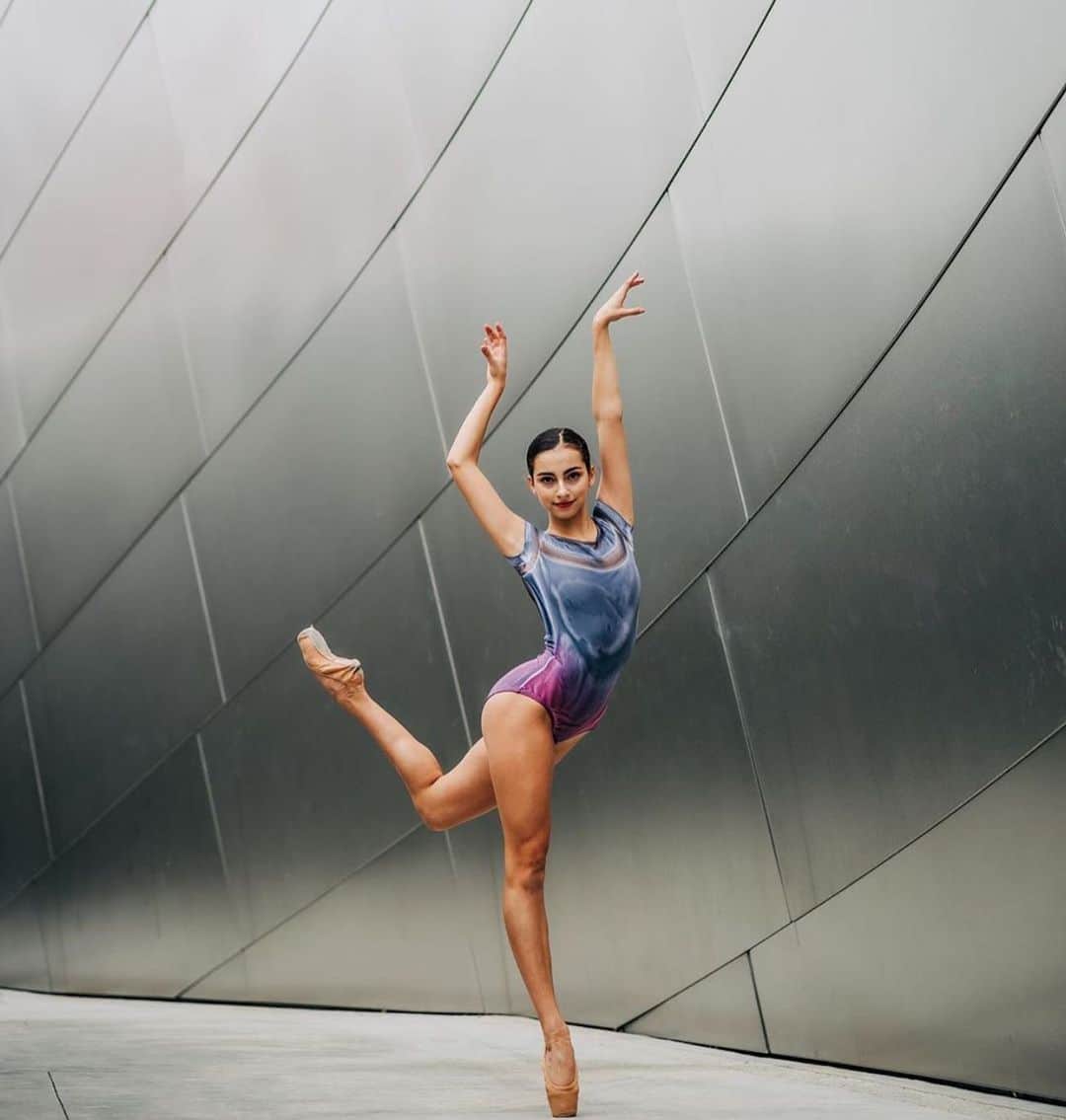 Ballet Is A WorldWide Languageさんのインスタグラム写真 - (Ballet Is A WorldWide LanguageInstagram)「Love this. @alexandra.hoffmann by @lifeinanimage 🌸  #alexandrahoffmann #worldwideballet 💜✨👑」11月20日 2時48分 - worldwideballet
