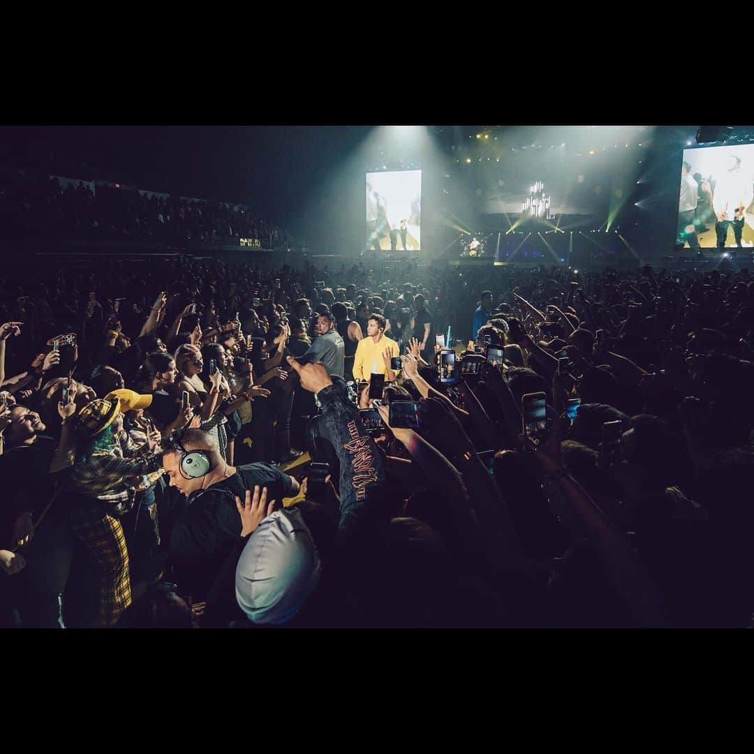 トゥエンティ・ワン・パイロッツさんのインスタグラム写真 - (トゥエンティ・ワン・パイロッツInstagram)「last batch from the fall bandito tour • full photo album link in our story」11月20日 2時53分 - twentyonepilots