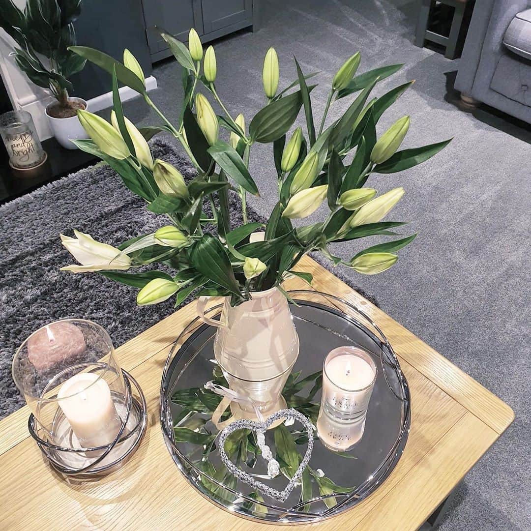 Grace Coleさんのインスタグラム写真 - (Grace ColeInstagram)「Beautiful flowers and fragrant candle @1a_housetohome  http://ow.ly/HIaD50xf0Ds」11月20日 3時01分 - gracecoleltd