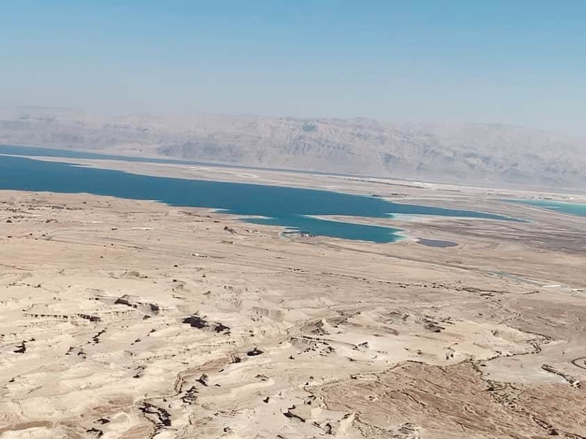 コリー・ロバートソンさんのインスタグラム写真 - (コリー・ロバートソンInstagram)「Baptisms in the Jordan River, Qumran, and the Dead Sea today. It was a really good one 💙 check out that light beam 🙌🏻 @realwilliebosshog I love traveling the world with you!  #israelencounter “At that time Jesus came from Nazareth in Galilee and was baptized by John in the Jordan. Just as Jesus was coming up out of the water, he saw heaven being torn open and the Spirit descending on him like a dove. And a voice came from heaven: “You are my Son, whom I love; with you I am well pleased.”” ‭‭Mark‬ ‭1:9-11‬ ‭」11月20日 3時06分 - bosshogswife