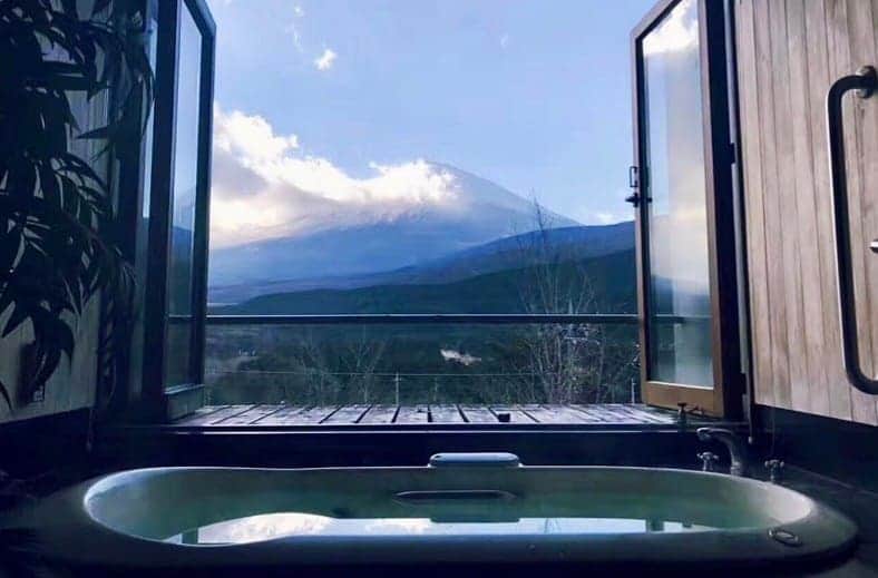 松坂南さんのインスタグラム写真 - (松坂南Instagram)「こちらも富士。  温泉いいよね、今すぐ行きたい😃💕 #lovetheearth」11月20日 3時08分 - minami_matsuzaka