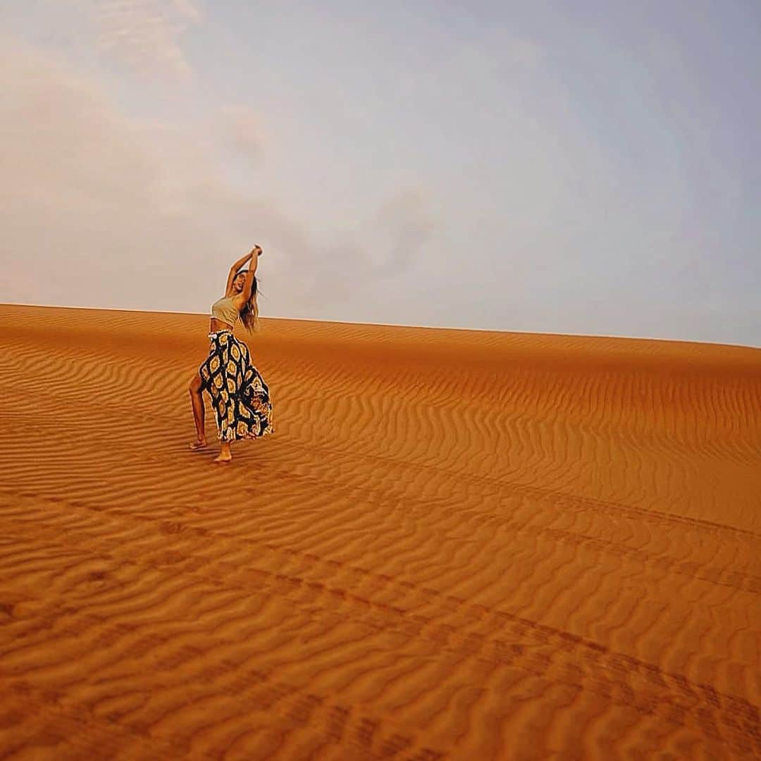 荒木さやかさんのインスタグラム写真 - (荒木さやかInstagram)「desert🏜desert🏜 #desert #sahara #me #Dubai #ドバイ」11月20日 3時29分 - araki_sayaka