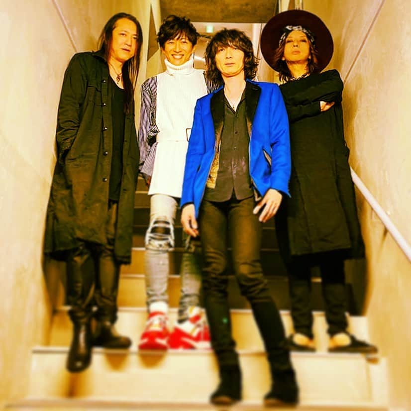 tetsuyaのインスタグラム：「俺めっちゃ嬉しそう！  #TETSUYA #tetsuya #larcenciel  #中村佳嗣生誕五十年記念祭  #HBD #清春 #黒夢 #sakurazawayasunori  #ZIGZO #よしつぐやで #einsvier  #Dune」