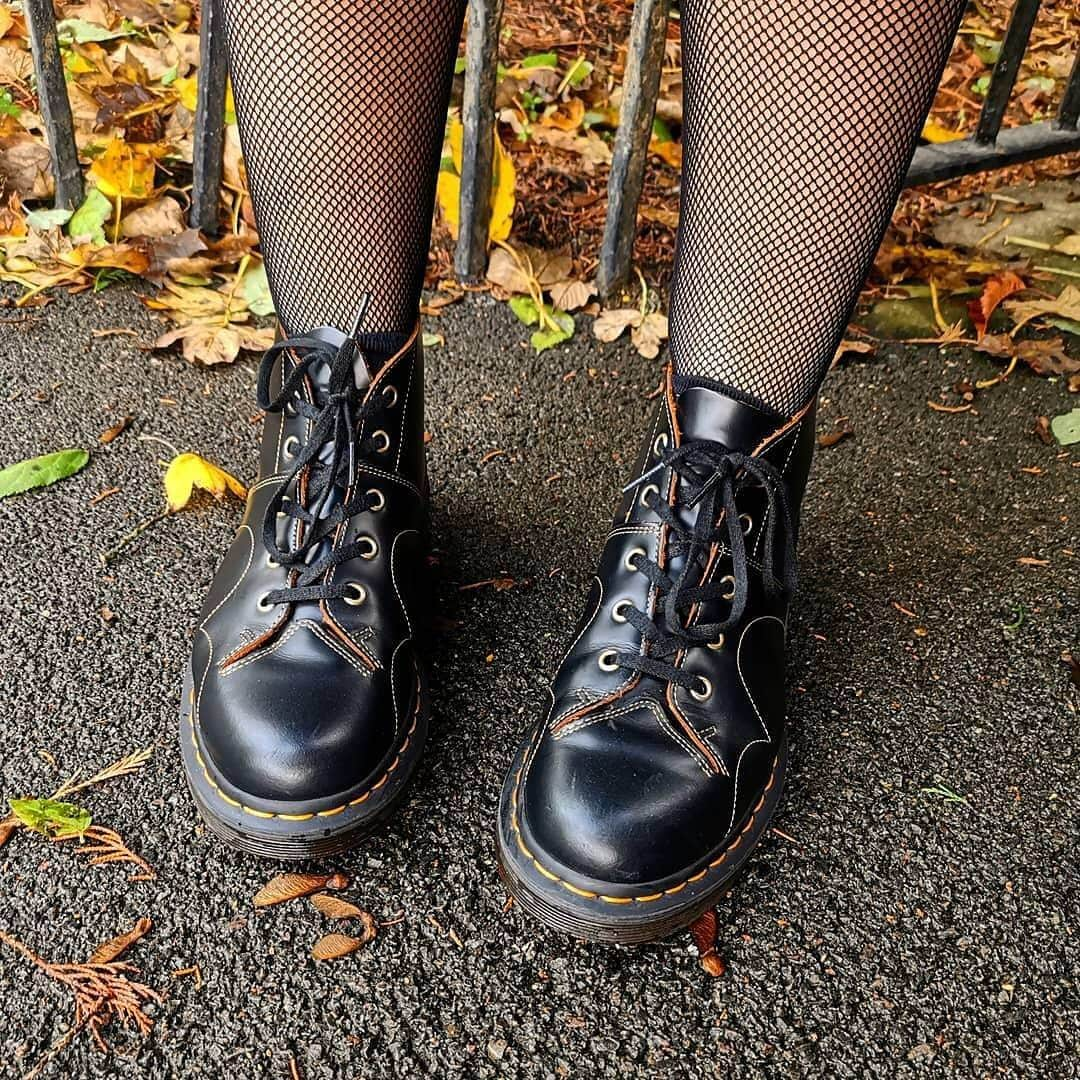 ドクターマーチンさんのインスタグラム写真 - (ドクターマーチンInstagram)「Vintage-inspired with 5 eyelets and soft biscuit-back leather — our Church boot is a staple style to this day. Shop them via the bio.」11月20日 4時02分 - drmartensofficial