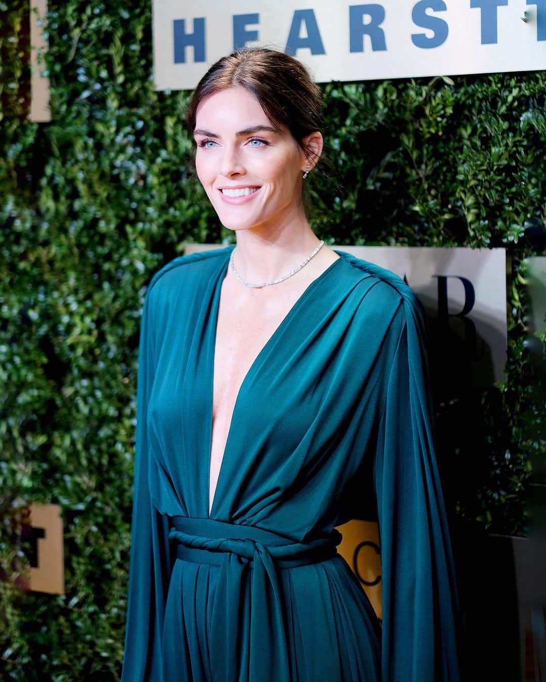 ヒラリー・ローダのインスタグラム：「Last night 🥂」