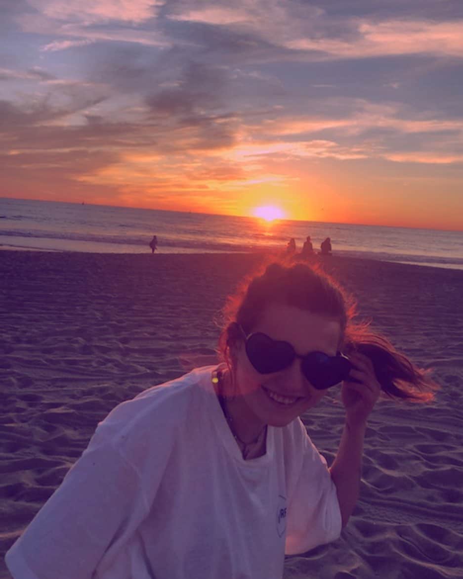 アビゲイル・ブレスリンさんのインスタグラム写真 - (アビゲイル・ブレスリンInstagram)「awkward sunset beach photos is my aesthetic. #onbrandonthesand 📸: @richruski」11月20日 4時35分 - abbienormal9