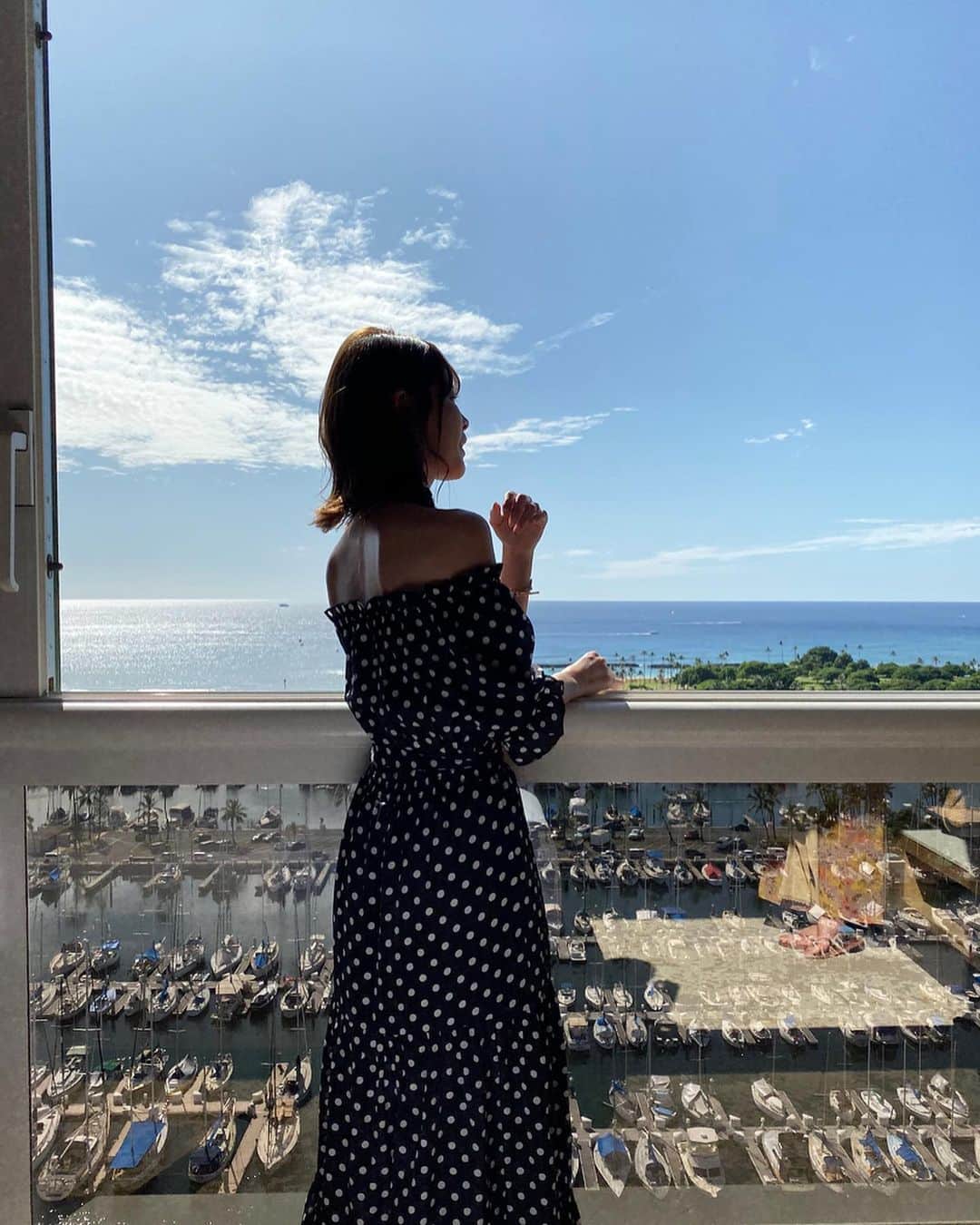 Yuika Matsuさんのインスタグラム写真 - (Yuika MatsuInstagram)「. . ハワイに到着しました🌺 . 今回の滞在先は @princewaikikijp ✨ . . . 全ての部屋からこんな綺麗な オーシャンビューと ヨットハーバー楽しめる絶好のロケーション🛳 . . . しかもね、日本じゃ考えられないけど 窓も開くんだよ🤫 泊った方、ぜひ窓も開けてみて！ 景色がより一層楽しめるから！ . . . . . .  #プリンスワイキキ #プリンススタイル #princewaikiki #princestyle #veinatkakaako #Hawaii#ハワイ#オアフ島 #ハワイ旅行 #hawaiilife #ユイカノレディスタグラム」11月20日 4時44分 - yuika00802