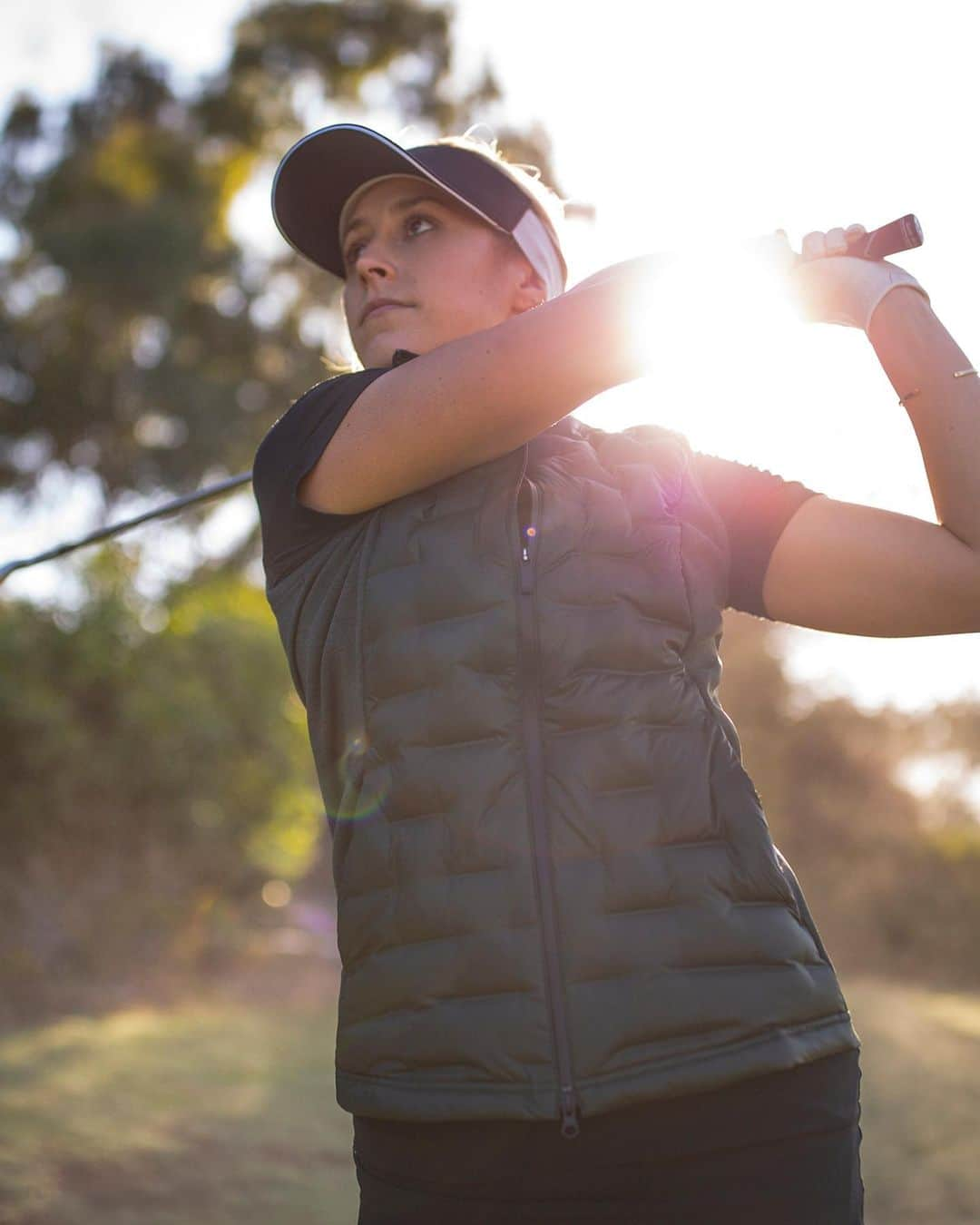 adidas Golfさんのインスタグラム写真 - (adidas GolfInstagram)「Versatile layering created for the course. Experience quiet stretch and adjustable comfort in the all-new #Frostguard vest. Get yours globally at the link in bio. ➖ @nikkibgolf @ando_pfs #adidasGolf #Golf」11月20日 4時51分 - adidasgolf