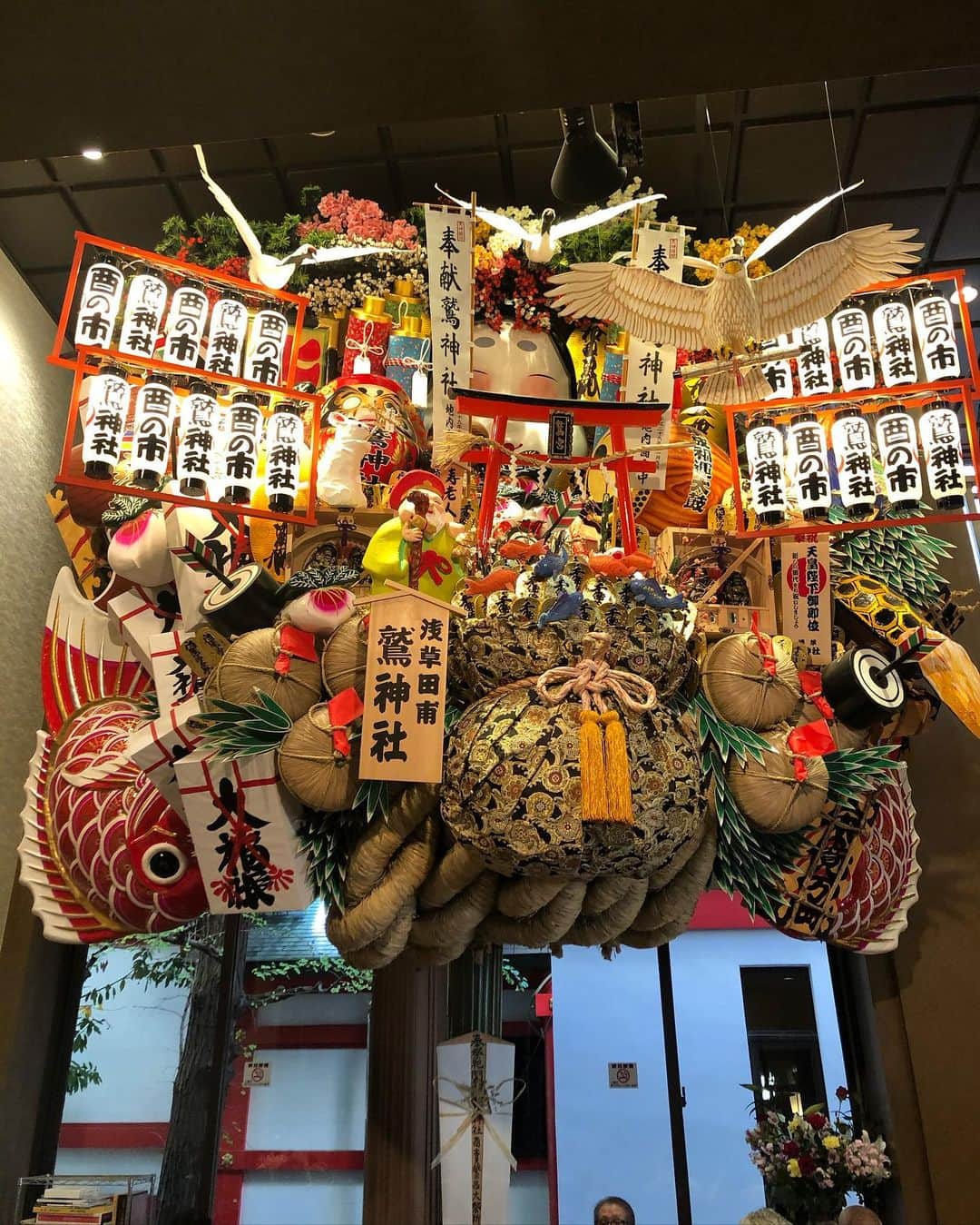 川田裕美さんのインスタグラム写真 - (川田裕美Instagram)「ロケで酉の市にきました！ 日本一大きい熊手✨」11月20日 14時18分 - hiromikawata163