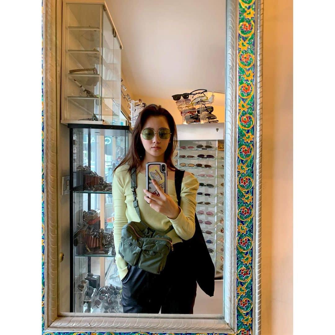 佐藤優津季のインスタグラム：「ビンテージメガネショップ．﻿ このBOX✖️1000あるんじゃないかってくらいの凄い数！いやそれ以上あるかも…﻿ イメージ固めてからリベンジしよう💕」