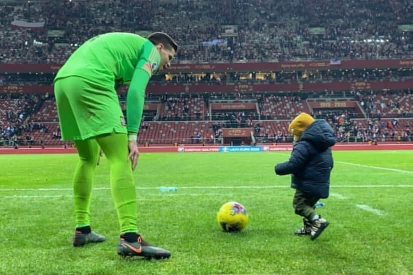 ヴォイチェフ・シュチェスニーさんのインスタグラム写真 - (ヴォイチェフ・シュチェスニーInstagram)「Last game of the year for the national team with the best support I could imagine! Beautiful moments 😍」11月20日 14時56分 - wojciech.szczesny1