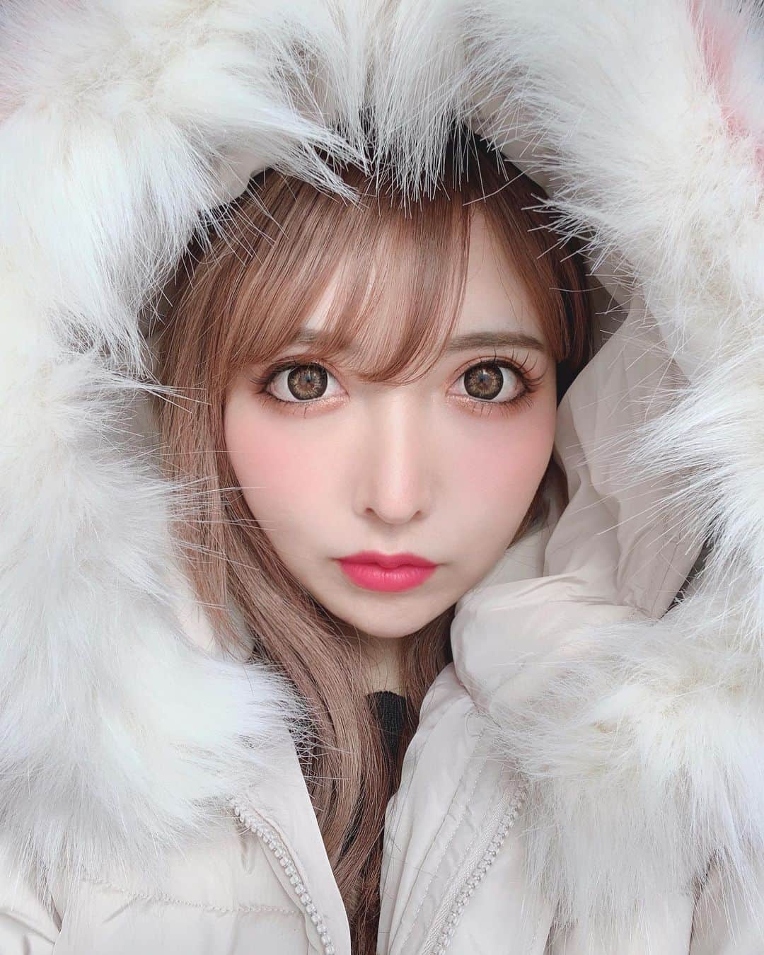 のインスタグラム：「今日はパリハマーネの撮影 (@parihummerne_official ) オールで行ったから めっちゃ盛れなかった🤣💓 鬼加工したw . 今日からめっちゃ東京 寒くなったから みんな風邪引かないでね😢💓 . #自撮り#セルフィー#パリハマーネ#撮影#楽しかった#ハードな1日#お疲れ様でした」