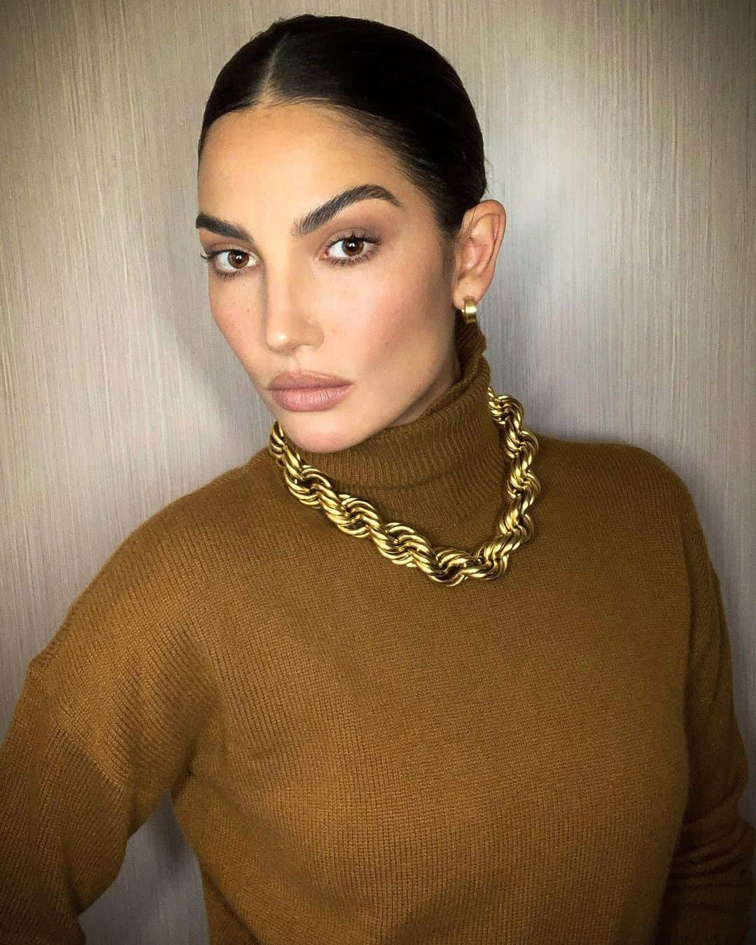 Carolina Gonzalezさんのインスタグラム写真 - (Carolina GonzalezInstagram)「✨L I L Y✨ The Always Chic @lilyaldridge #Autumn #Glow  #Stylist @emmajademorrison  #Hair @benoitmoeyaert  #MakeupCarolinaGonzalez  #CGonzalezBeauty  USING some of my favs:  @111skin #celestialblackdiamondcream  @obaloil #serum  @yslbeauty #LeSahariennes #bronzingStones  @narsissist #GoodTimes #VelvetMatteLipPencil  @hauslabs #LipLiner #myth」11月20日 15時07分 - cgonzalezbeauty