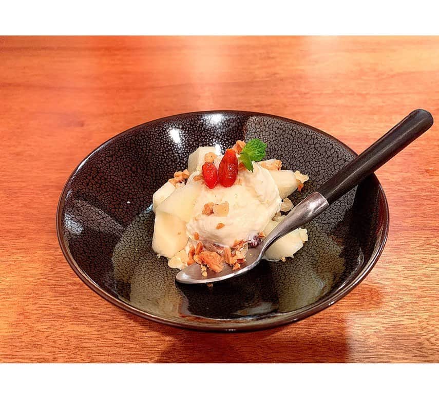 百合華さんのインスタグラム写真 - (百合華Instagram)「京都の花街宮川町にしっとりと佇む京町家造りの和食割烹『宮川町 水簾』にて京都の風情を感じながらのディナータイム✨﻿ ﻿ 素敵なおくどさんと職人さん達の手捌きを眺めながら京都の厳選食材を使った秋のディナーコースをいただきました🍁﻿ ﻿ 名物『月替りのミニチュア』は手の平サイズでとっても可愛らしくて食べるのが勿体ないくらい💓﻿ ﻿ 大好物な伝助穴子は身がプリップリ🥰﻿ ﻿ おくどさんで炊いてくださった〆の白米はふっくらとしていてお代わりしちゃいました❤️﻿ ﻿ あっ、だし巻き卵もお代わりしましたww🎶﻿ ﻿ #京都 ﻿ #宮川町﻿ #花街﻿ #宮川町水簾﻿ #水簾﻿ #和食割烹﻿ #割烹料理﻿ #和食﻿ #四季折々﻿ #厳選食材﻿ #京料理﻿ #おくどさん﻿ #職人﻿ #ミニチュア﻿ #伝助穴子 ﻿ #大好物﻿ #美食﻿ #美食家」11月20日 15時32分 - yurika.lovelily