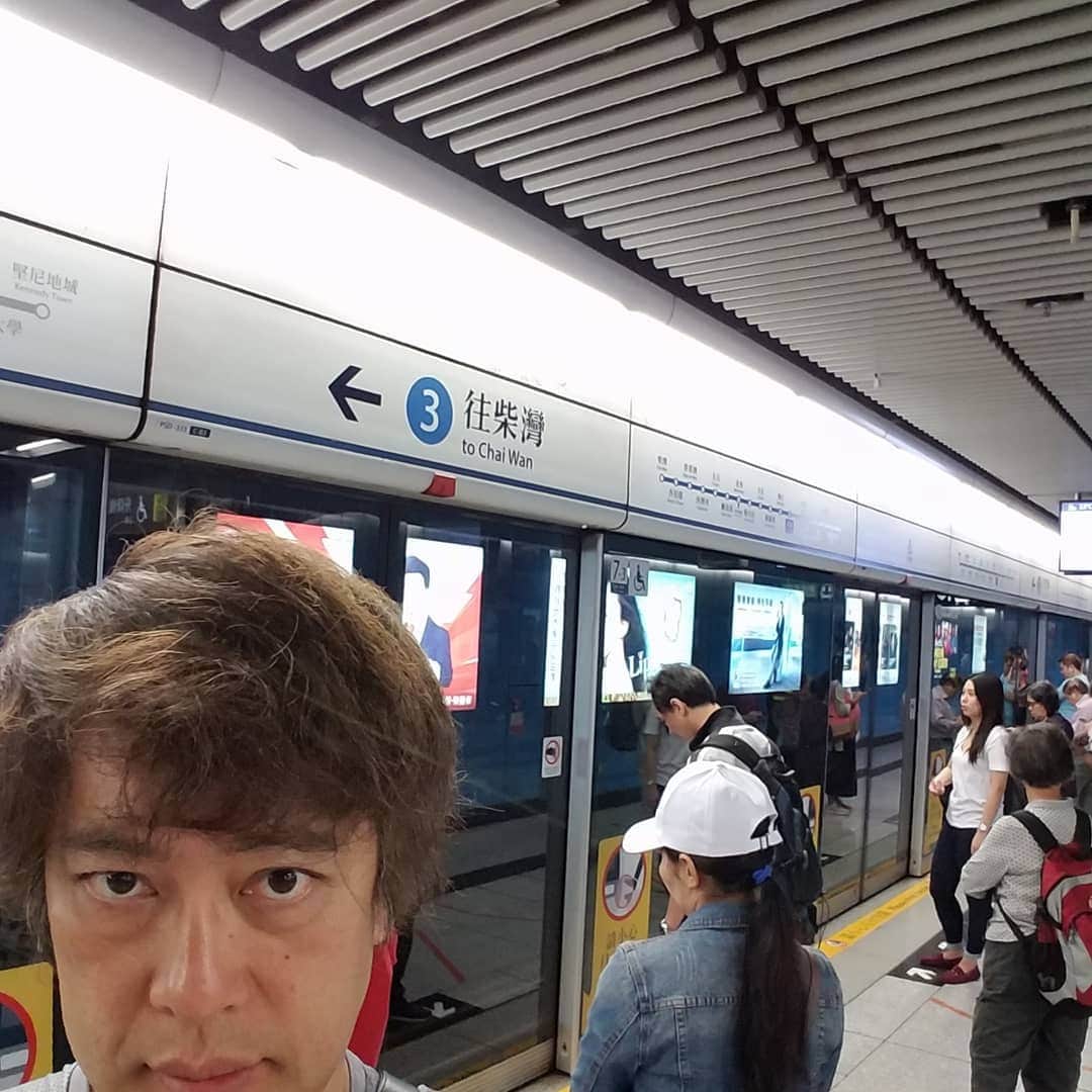 のインスタグラム：「地下鉄はふつーに動いてますね、 撮影スポット太古に来ました、 トランスフォーマーのロケ地で有名❗ ほんとは撮影禁止🈲😱❕ フォトグラファー魂に🔥が、  #勝田一樹 #kazukikatsuta  #モンスターマンション  #香港太古  #フォトグラファー勝田  #leicamonochrom #summilux21mm」
