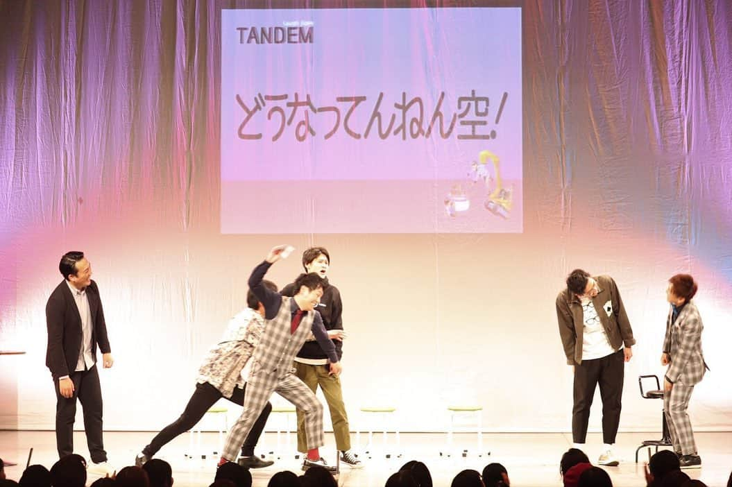 空道太朗さんのインスタグラム写真 - (空道太朗Instagram)「. 昨日、単独ライブ「TANDEM」を見に来て下さった皆さん。 本当にありがとうございました。 最高に温かいお客さんでした。 やすよともこさんの「どこいこっ！？」の反響が凄くてチケットが完売したの初めてでした。 ゲストの 藤崎マーケットさん、トットさんのお陰で大盛り上がりでした。 スタッフの皆さんが最高の舞台を用意してくれました。 そして何より最初から最後までパワー全開の梅ちゃんと漫才できて幸せでした。 改めて、 梅ちゃん、お客さん、スタッフの皆さん、やすよともこさん、 ゲストの藤崎マーケットさん、トットさん、には感謝しかありません。 あんなに楽しく温かい気持ちになれた舞台は初めてでした。 本当にありがとうございました！ そして改めて、 今回の結婚発表の事で驚かせ過ぎてしまい不快に思われた方々本当にすみませんでした。 これからも、梅ちゃんとラフ次元として日々精進して参ります。」11月20日 15時36分 - rafujigensora