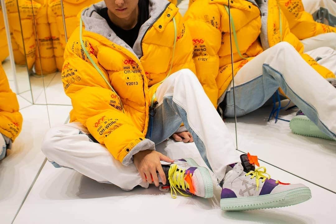 OFF-WHITE C/O VIRGIL ABLOHさんのインスタグラム写真 - (OFF-WHITE C/O VIRGIL ABLOHInstagram)「fw19 men's Off-White™ now available online and at @off___white___macao store.」11月20日 7時00分 - off____white