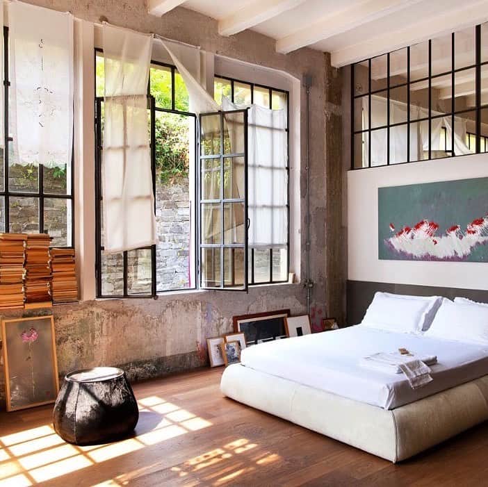 Airbnbさんのインスタグラム写真 - (AirbnbInstagram)「With 13-foot high ceilings and wide iron windows, Superhost Marco’s Airbnb Plus home is the canvas for his creativity. Peruse the expressionist paintings that adorn the walls, or channel your inner artist with the notebooks and coloring supplies he leaves for his guests. If you need some extra inspiration, check out the flower shop downstairs or visit Como’s city center only steps away.  Tap the link in our bio to explore more gallery-like getaways in Airbnb Magazine. 📷: @ambroisetezenas」11月20日 7時09分 - airbnb