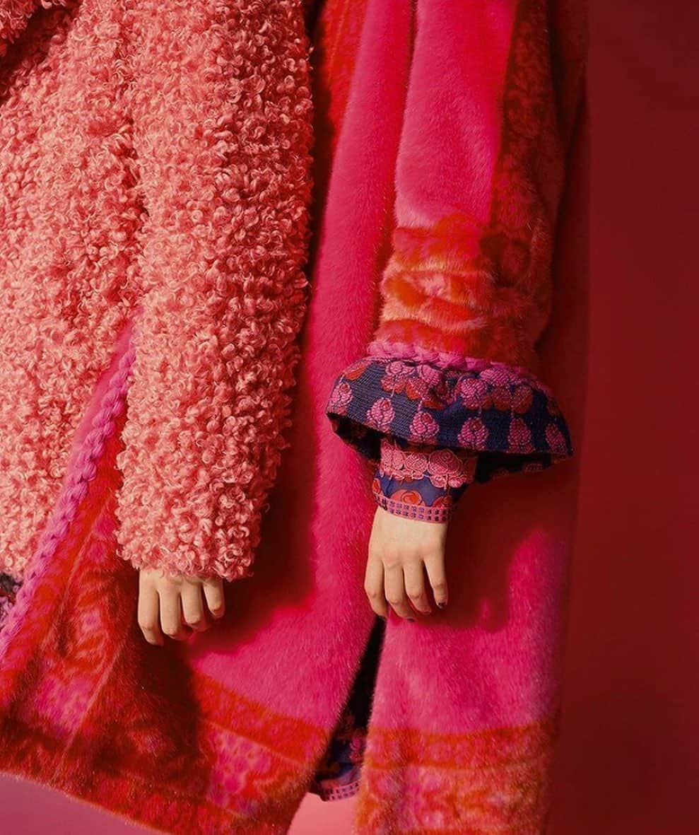 のインスタグラム：「Pink-on-pink style inspiration from @madamefigarojapon featuring #AnnaSui #FW19 💜 Thank you!」