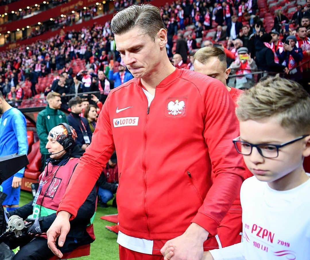 ボルシア・ドルトムントさんのインスタグラム写真 - (ボルシア・ドルトムントInstagram)「Farewell, he said 👋🇵🇱 What an emotional night for @lukaszpiszczek_lp26 who made his last ever international appearance for Poland 😕」11月20日 7時38分 - bvb09