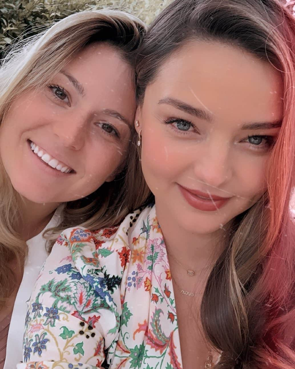 ミランダ・カーさんのインスタグラム写真 - (ミランダ・カーInstagram)「Cozy afternoon tea with @rejuvenatewithnousha ✨🌸💖」11月20日 7時53分 - mirandakerr