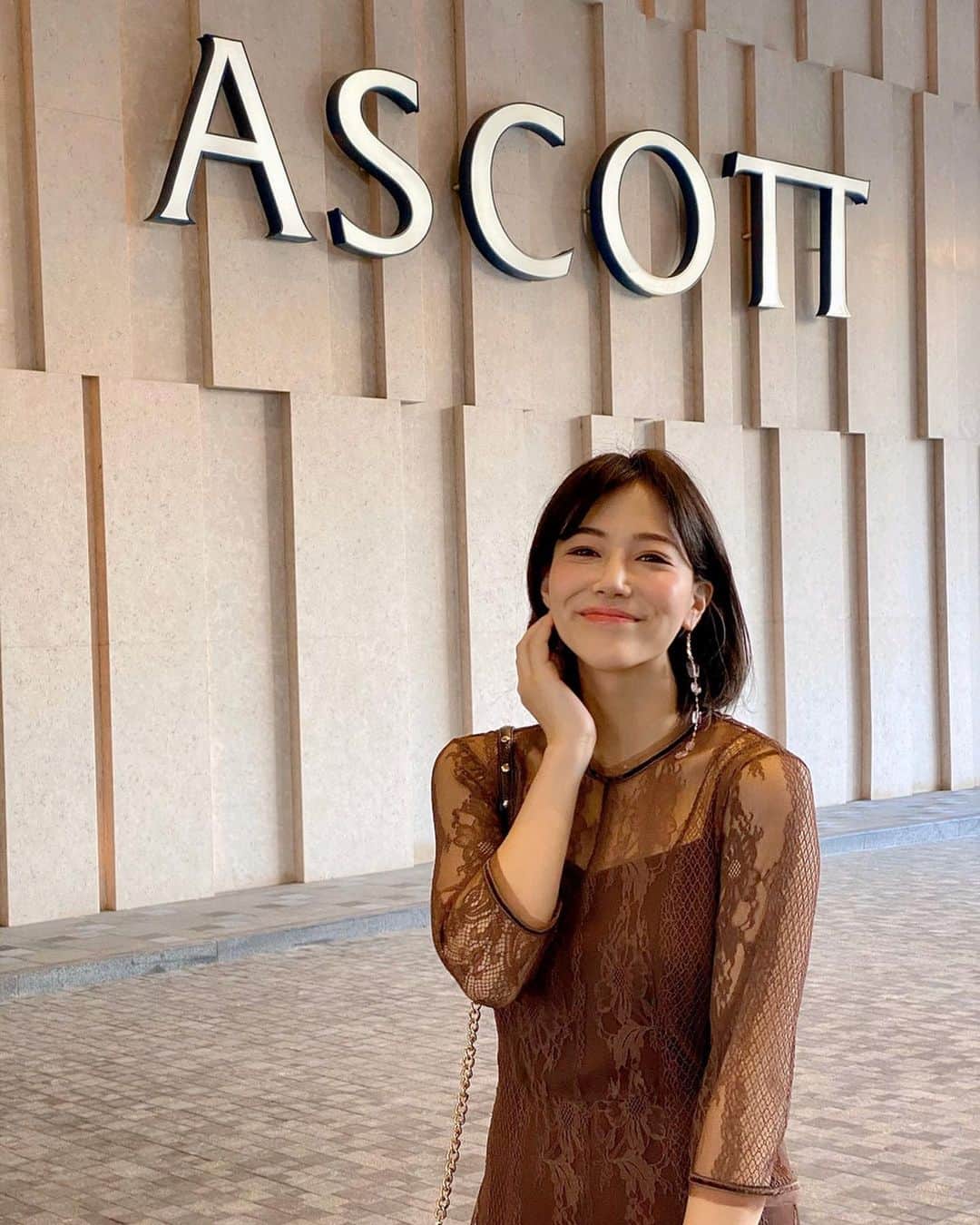 石井里奈さんのインスタグラム写真 - (石井里奈Instagram)「おはよん☀️ . 今週はマカオ編が続きます🇲🇴 . 今回のマカオで宿泊したホテルはAscott Macau✨☺️香港の友人にお勧めしてもらったの💕 . とても気品あふれる綺麗なホテルで、キッチンがついているお部屋や、ビジネススペース、ジム、サウナ、プールもあって、とっても快適にすごすことができました🥺✨ . しかも今回アスコットのASRプログラムに登録してたから、割引で宿泊できたの🥺❣️他にも色んな特典があって、レイトチェックアウトサービスもあるので、朝ゆっくり荷造りしてプールやサウナに入れてすごくよかった〜❣️ . 無料で登録できるのでぜひ宿泊予定の方が登録すべき🥰かなりお得なので知らなきゃ損！ということで紹介しました☝️笑 . お部屋にあったコーヒーサービスのコーヒーもおいしかったな〜☕️ . コーデは @fray_id の今期のドレス💕 ホテルの雰囲気にぴったりでした❣️ . 今日も頑張っていきましょー😳💕 . @macao_japan #マカオ #アンバサダー #楽しさがとまらないマカオ #マカオ旅行 #澳門 #macau #マカオ観光 #海外旅行 #旅行好き #タビジョ #マカオホテル #ascottstarrewards #ascottmacau #ascott #ホテル #ホテル好き #海外ホテル #frayid #フレイアイディー #サウナ #サ道 #sauna #pool #プール #サウナ好き #hotel #macauhotel #カジノ #お得情報 #りなまるコーデ」11月20日 8時27分 - ri7tin1025