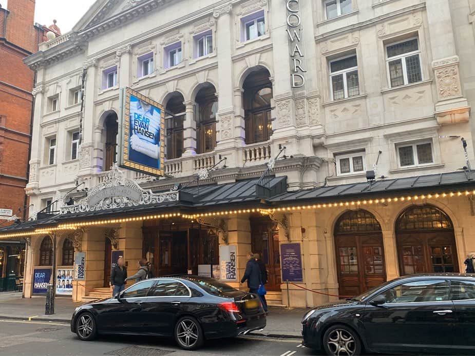熊谷彩春さんのインスタグラム写真 - (熊谷彩春Instagram)「🇬🇧 ロンドン滞在中は、新演出版のレミゼUKツアーを観たり、憧れの作品のひとつThe Phantom of the opera、Bwayで観て衝撃を受けたDear Evan Hansenを観劇🇬🇧 学びと幸せいっぱいのミュージカル三昧の日々でした✨ ・ またシェイクスピアのグローブ座も訪れて、天保に向けて更に気持ちが高まりました🔥 ・ #イギリス #LesMiserables #UKtour #MayflowerTheatre #お久しぶりのリトルコゼットと📸 #夜になると劇場がトリコロールにライトアップ ・ #ThePhantomOfTheOpera #HerMajestysTheatre  #オペラ座の怪人の劇場のライトアップも素敵✨ #憧れの役🥺 ・ #DearEvanHansen #NoelCowardTheatre #とにかく大好きな作品 ・ #ShakespearesGlobe #天保十二年のシェイクスピア #頑張ります💪  #グローブ座の中のカフェでひとりクリームティー ・ #CoventGarden #気分はマイフェアレディのイライザ😂 ・ #RoyalOperaHouse #幼い頃に母に連れられてバレエ観に来たな💭 ・ #TheNationalGallery #マレーシアのインターナショナルスクール時代に仲良しだった現在ロンドン在住のイエメン人の友達とロンドン観光 #説明が難しい😂 ・ #幼い頃に住んでいた家の近くや学校もお散歩してきました🎶」11月20日 8時20分 - iroha_kumagai